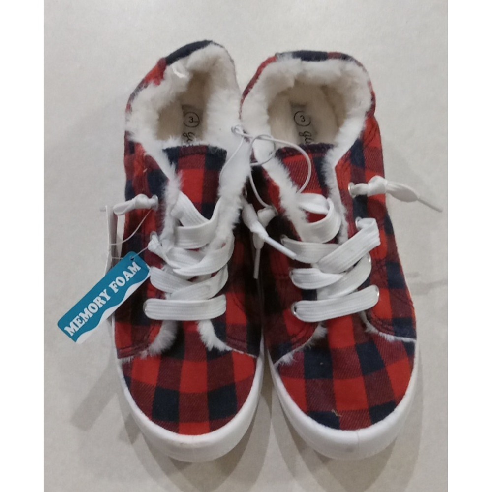 Gigil Girls Red Black Buffalo Plaid Slip On Sneakers Faux Fur Lined Size 3 NWT